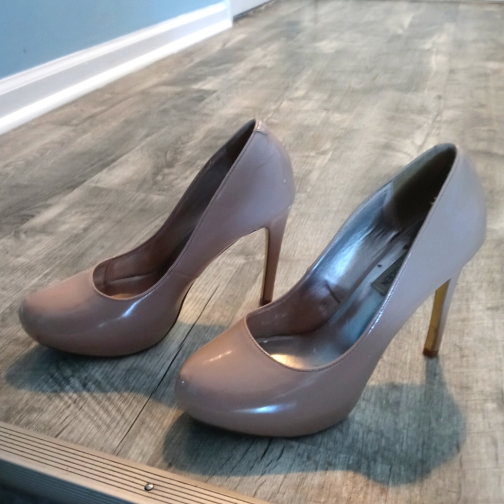 Steve Madden Beige platform heels